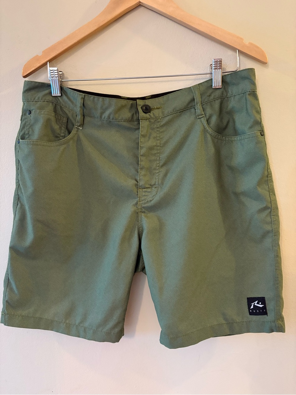 Rusty Men's Green Hybrid Flat Front Walk/ Swim Shorts, Sz 33.